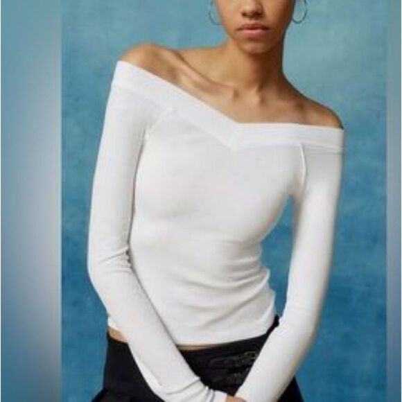 BDG Urban Outfitters Emma Long Sleeve Ribbed Off The Shoulder Top In White - Picture 4 of 4